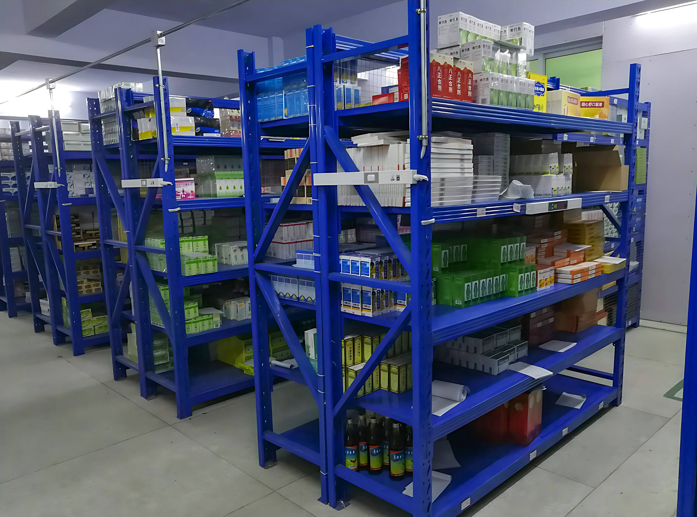 仓库货架生锈头疼?金硕货架教你 4 招,抗锈耐用更省心