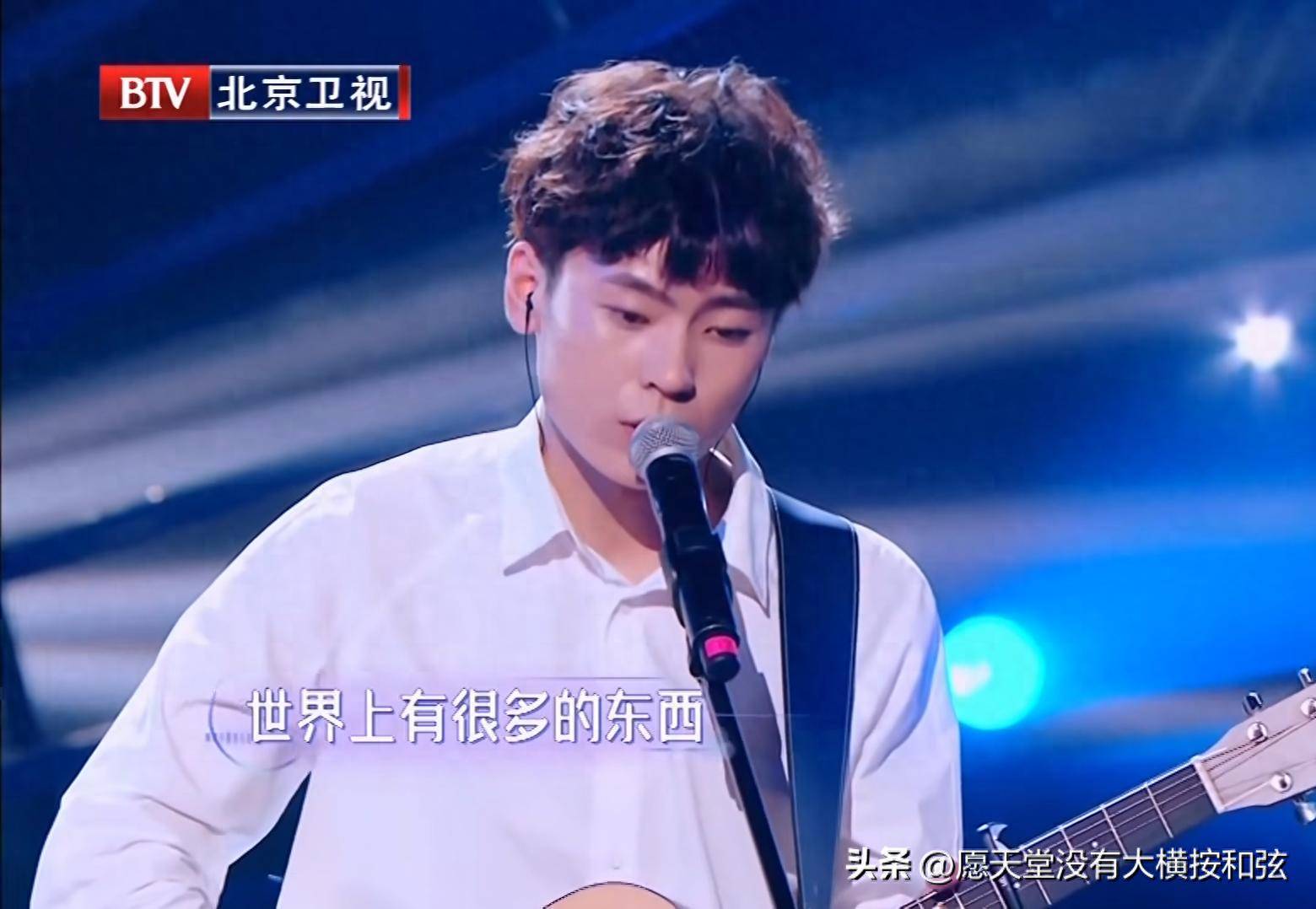 五年前,在华语音乐之中,一位拥有独特烟嗓的歌手隔壁老樊横空出世