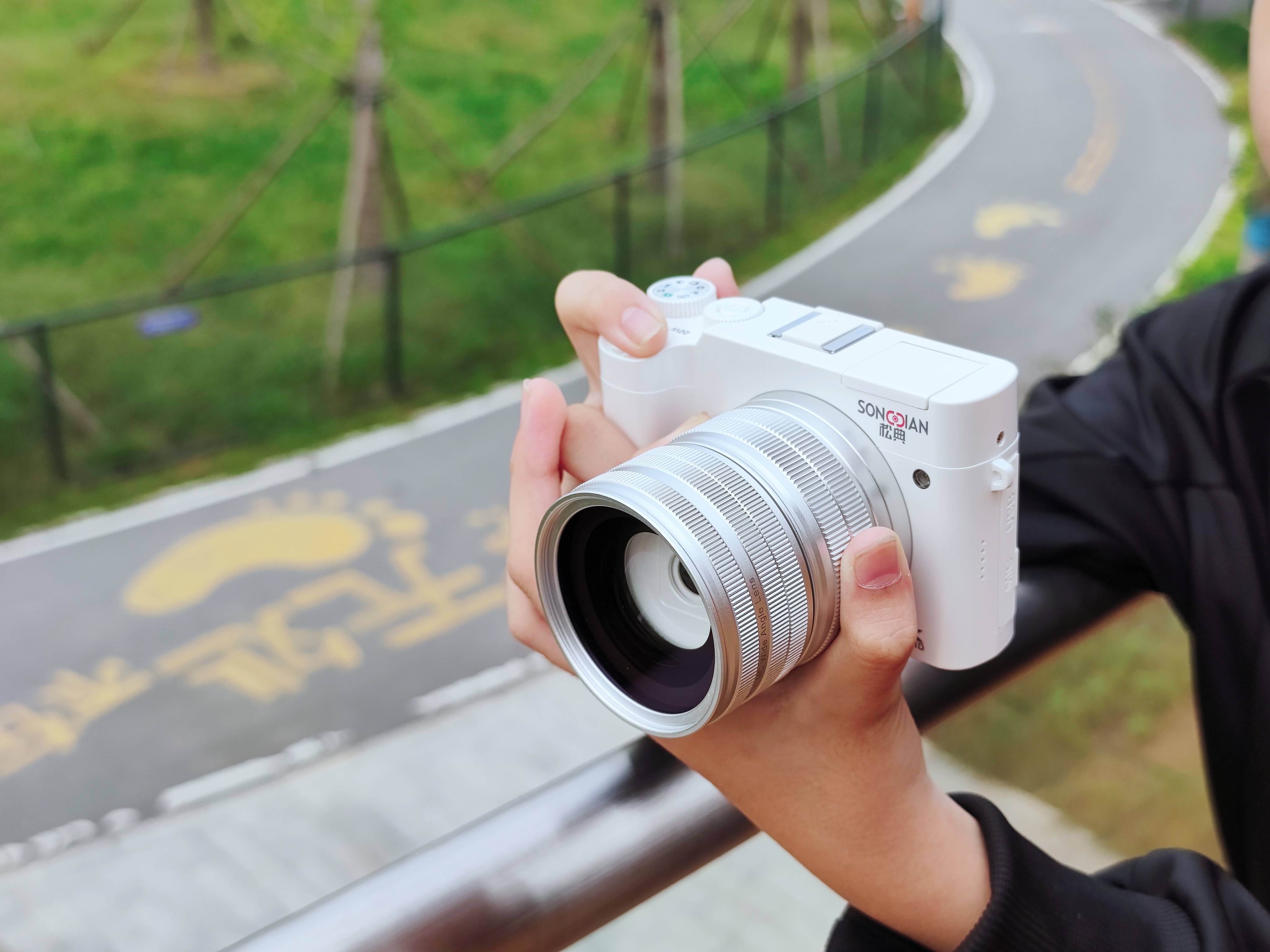 三百块,装下整个青春?松典DC218:从此,你的青春有图有真相!