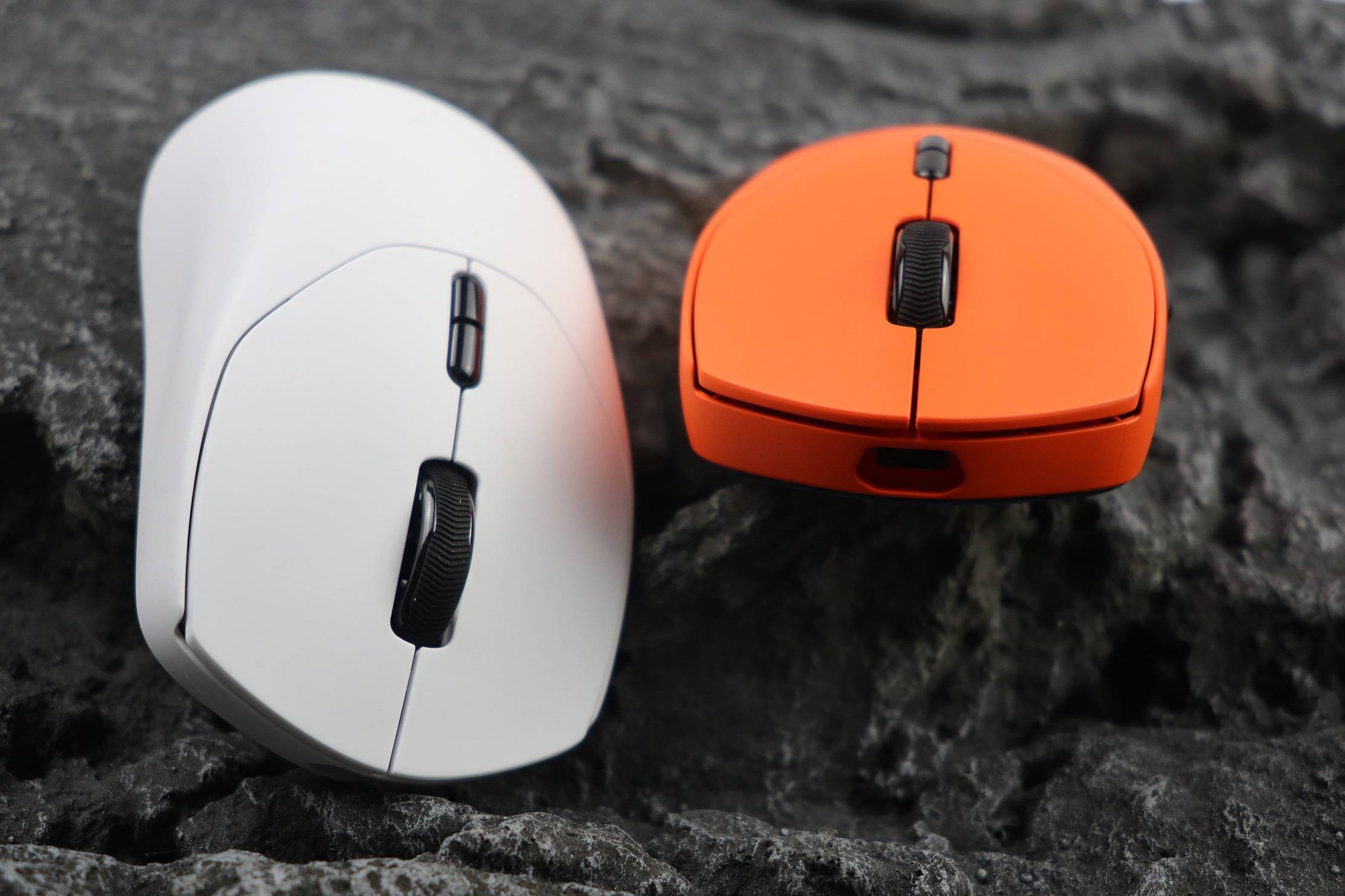 为什么鼠标会自己乱动 为什么鼠标会自己乱动