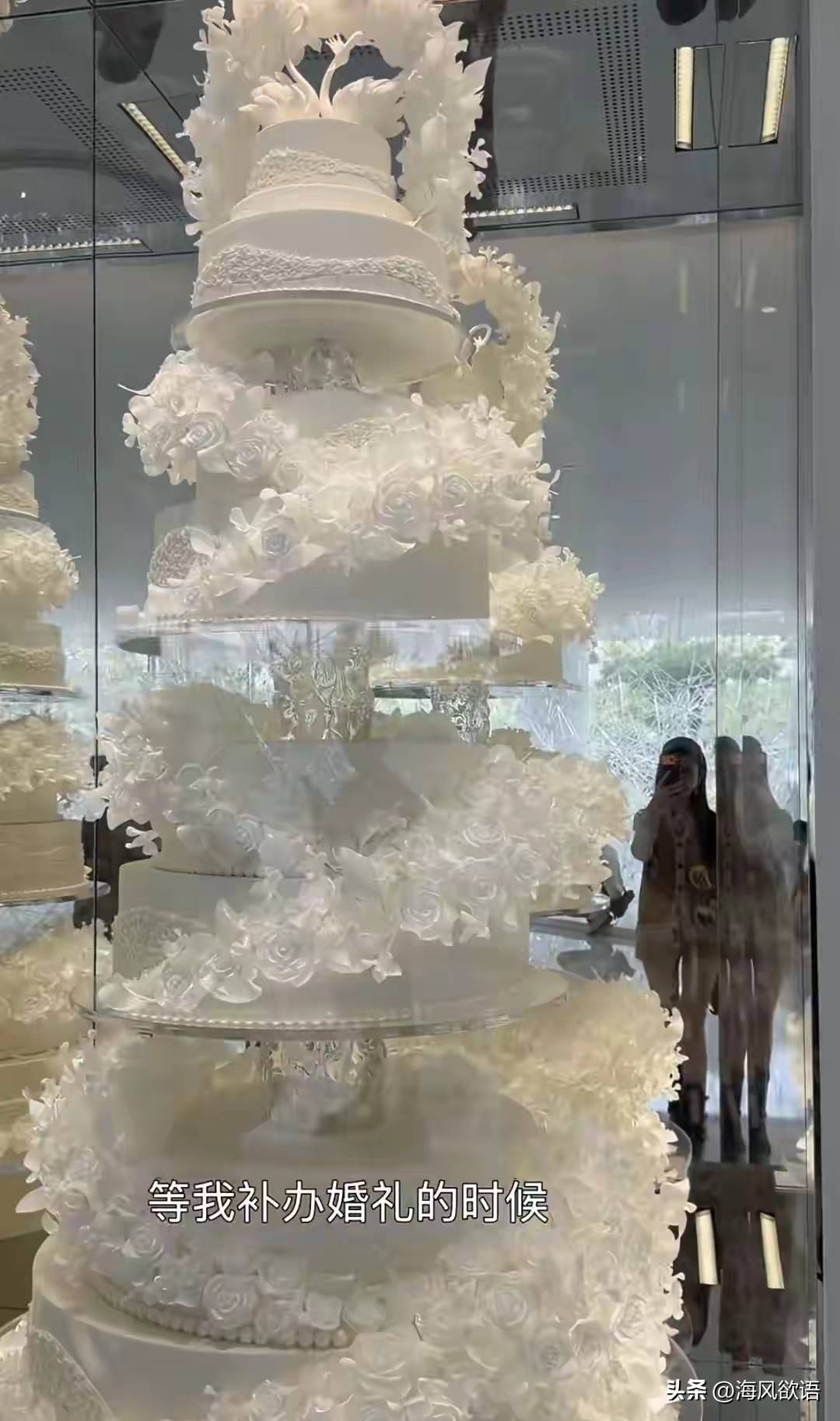 图片来自网络图片来自网络从杜淳跑前跑后的照顾里能看出比起奢侈品