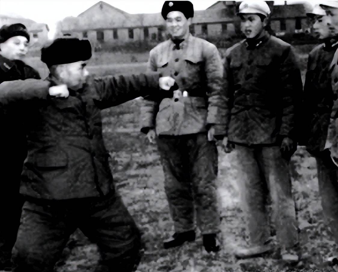 Xu Shiyou被限制，后卫给了烤鸡和葡萄酒。多年后