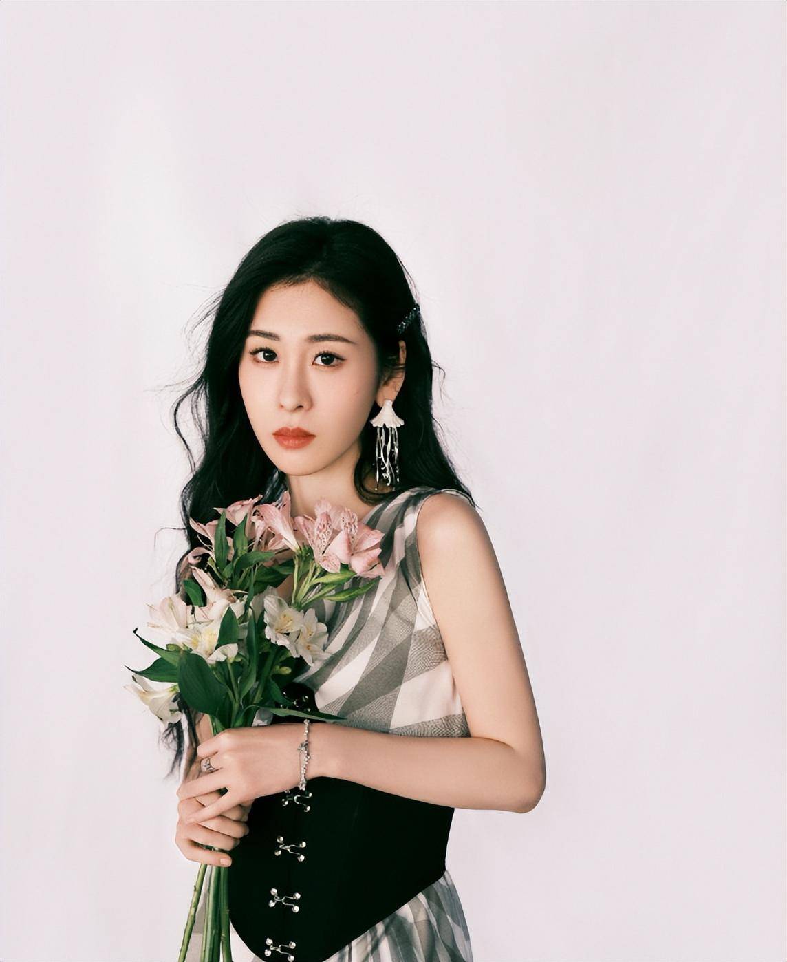 张碧晨美貌与才华可以兼得,我们只管欣赏