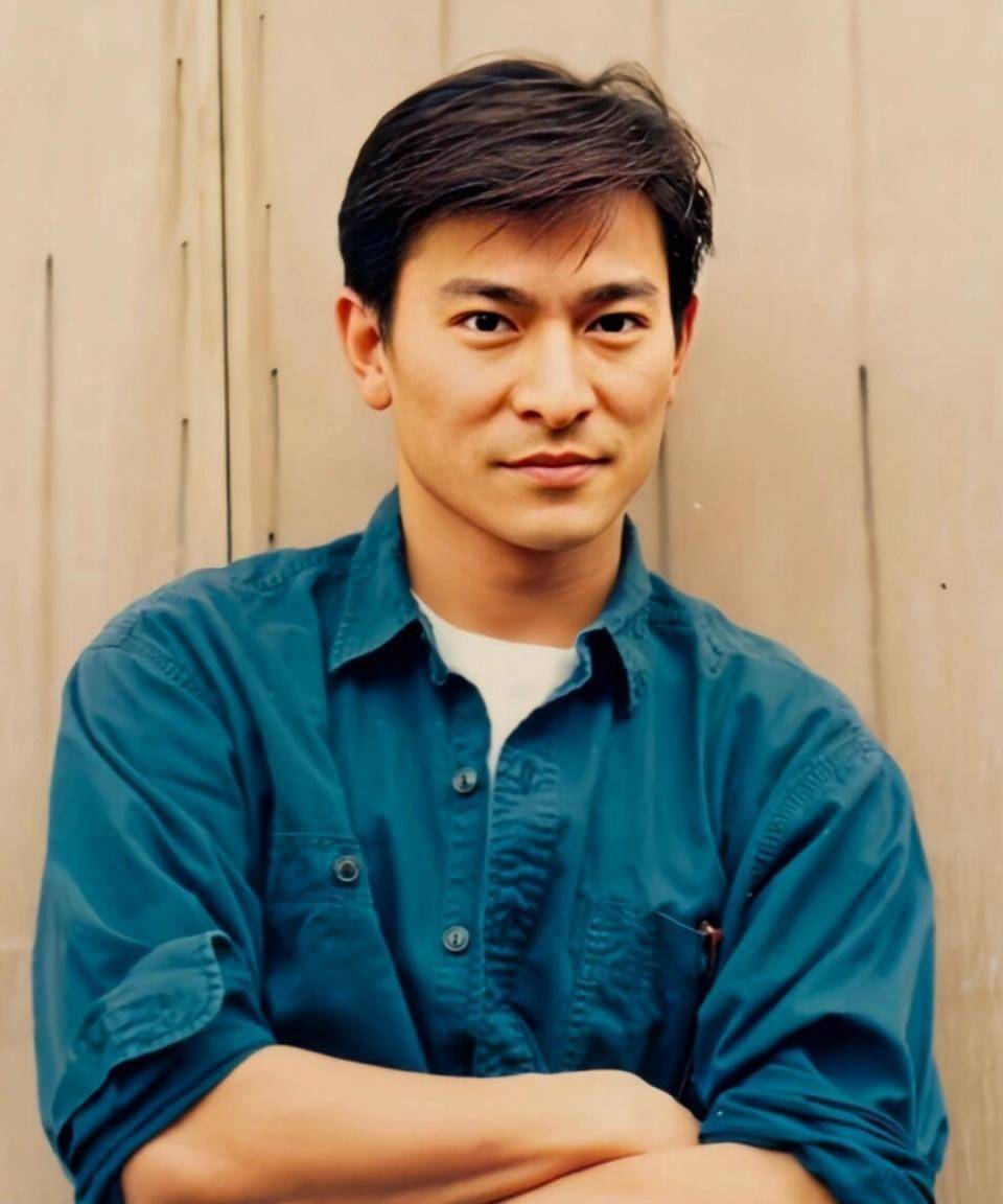 刘德华官宣演唱会!一路走来多有低谷,多亏向太没打欠条的4000万