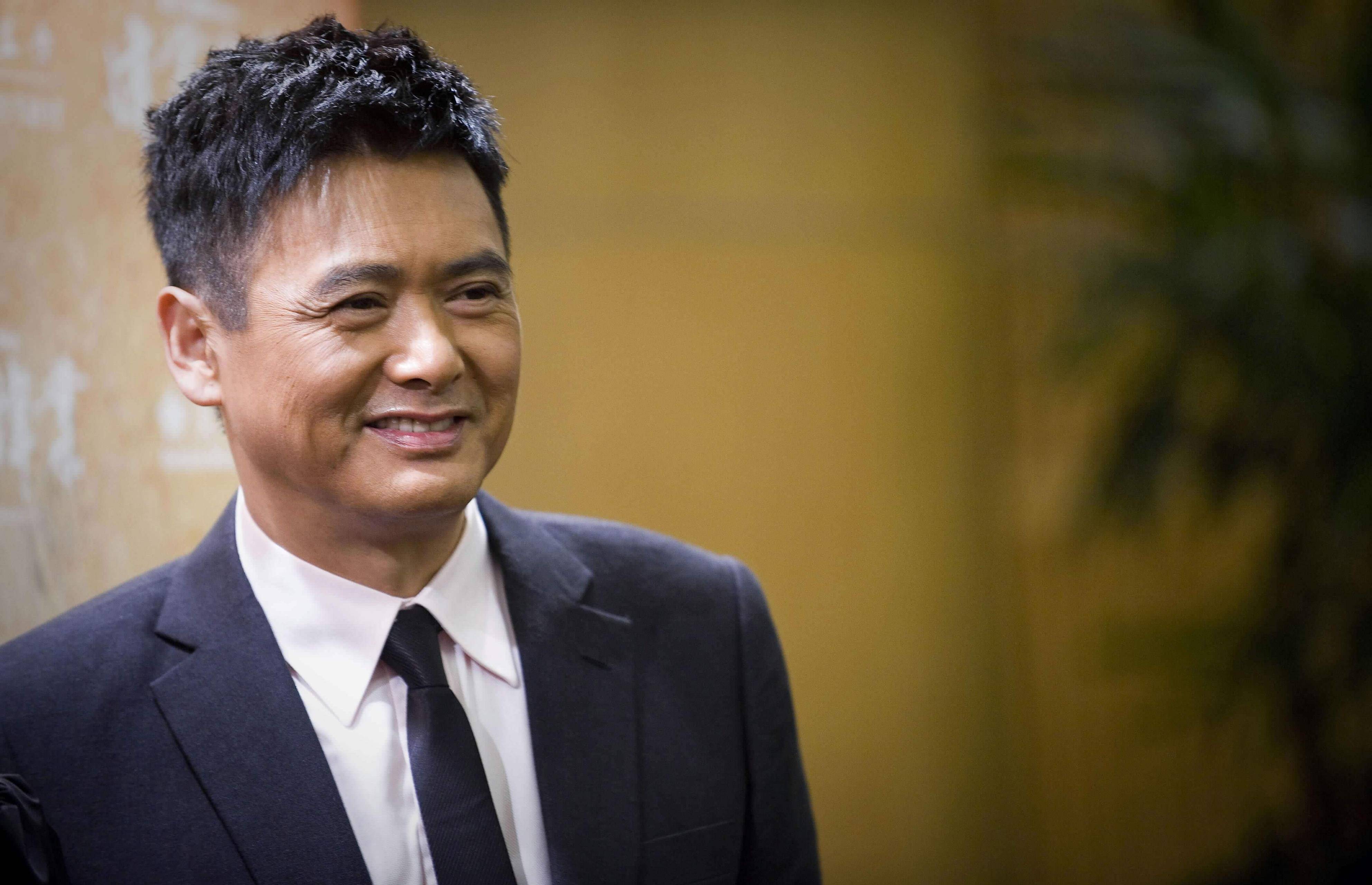 嚣张跋扈一毛不拔,人品堪忧虚伪至极,"铁公鸡"周润发现形记