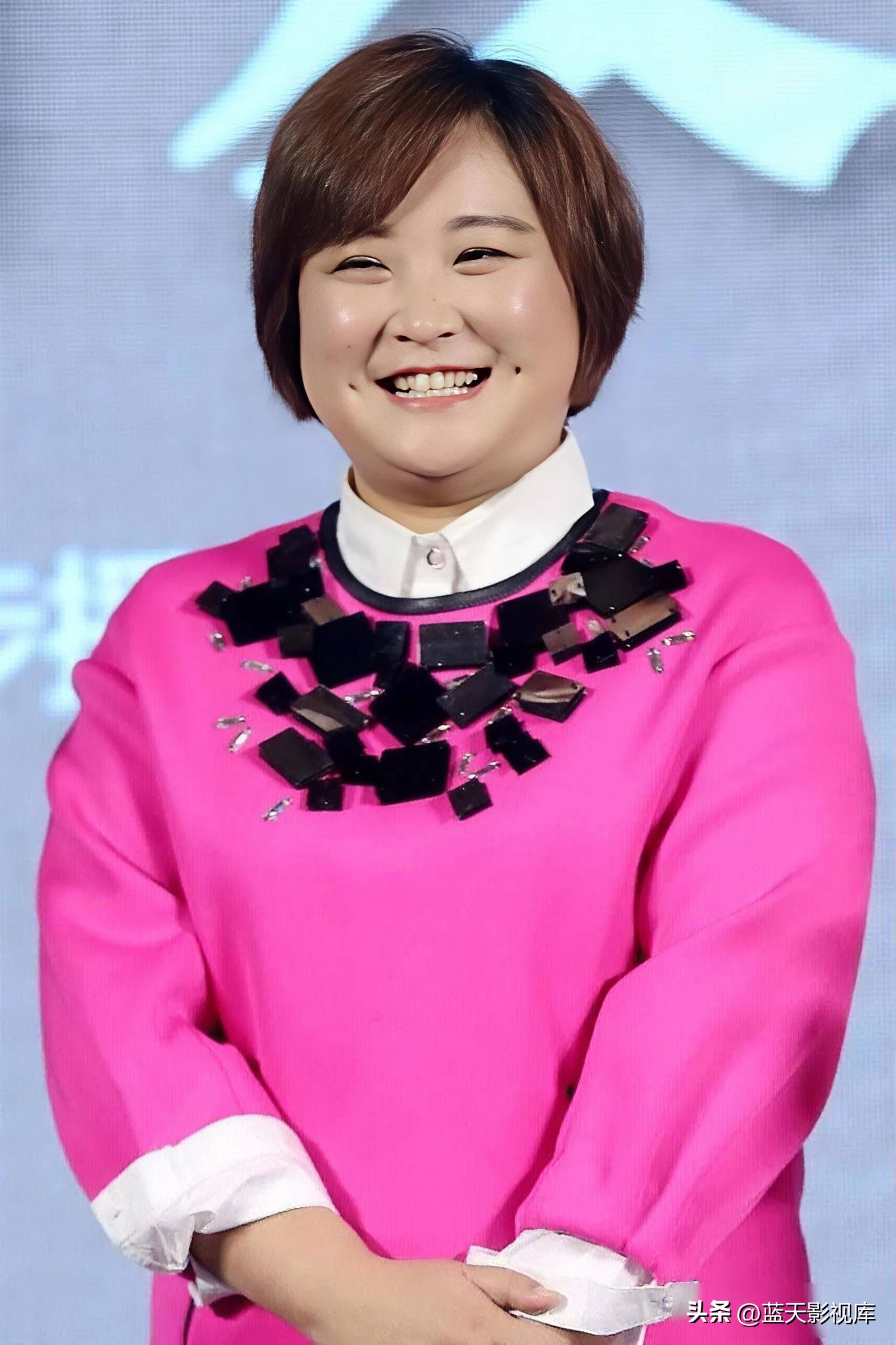 贾玲跌下神坛路,套路用到观众烦,翻身还需真本事