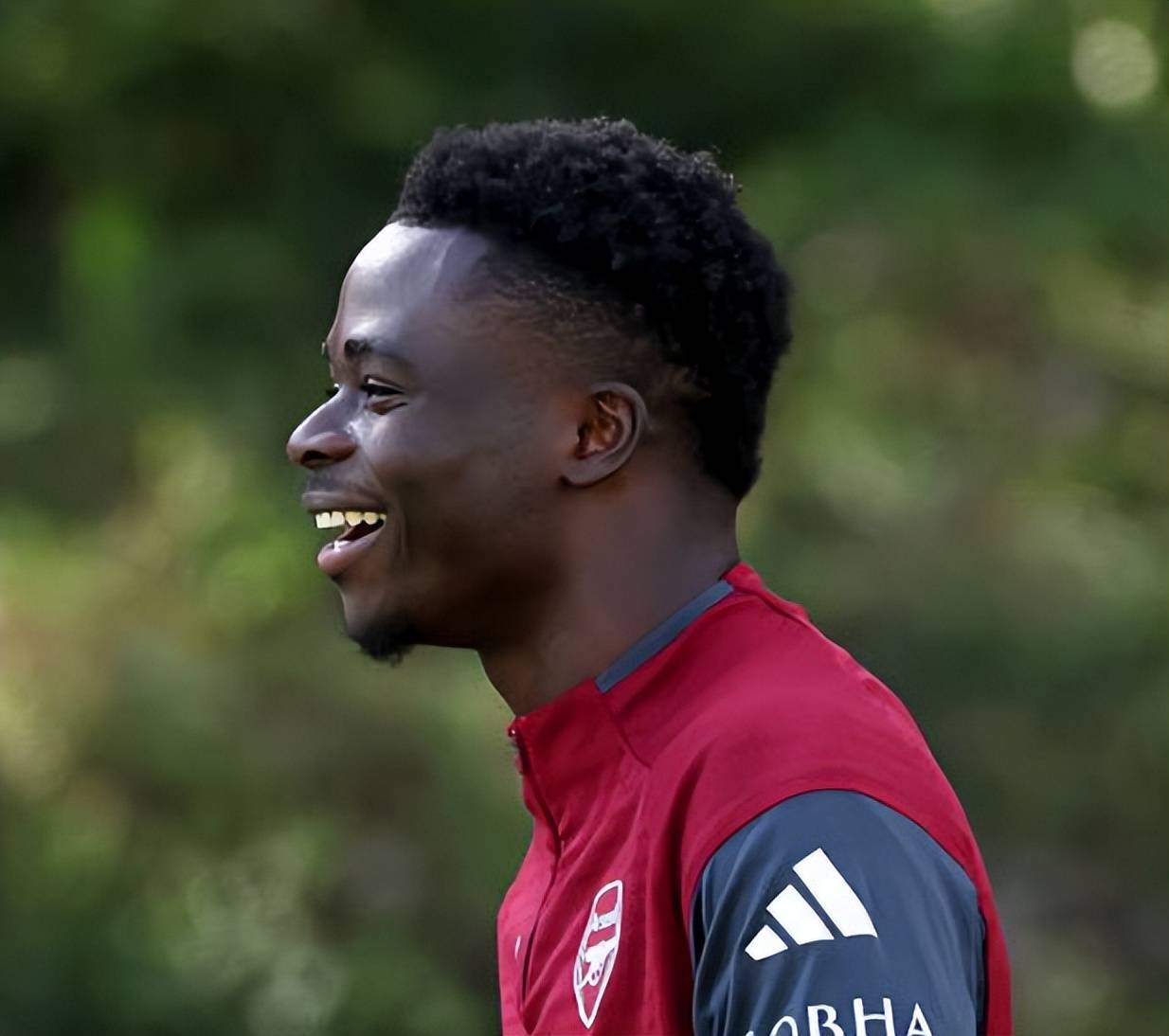 阿森纳年轻阵容争冠潜力_阿森纳豪横，近40万镑周薪续约核心！队史第一，阿尔特塔未雨绸_萨卡续约周薪突破30万英镑