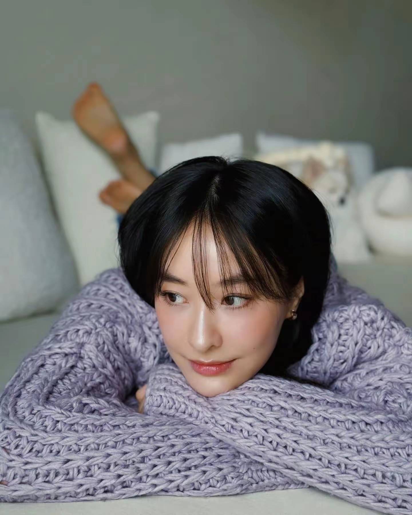 陈滢假期晒游艇泳装零赘肉同色上衣陪异性庆生不避嫌多年绯闻对象竟
