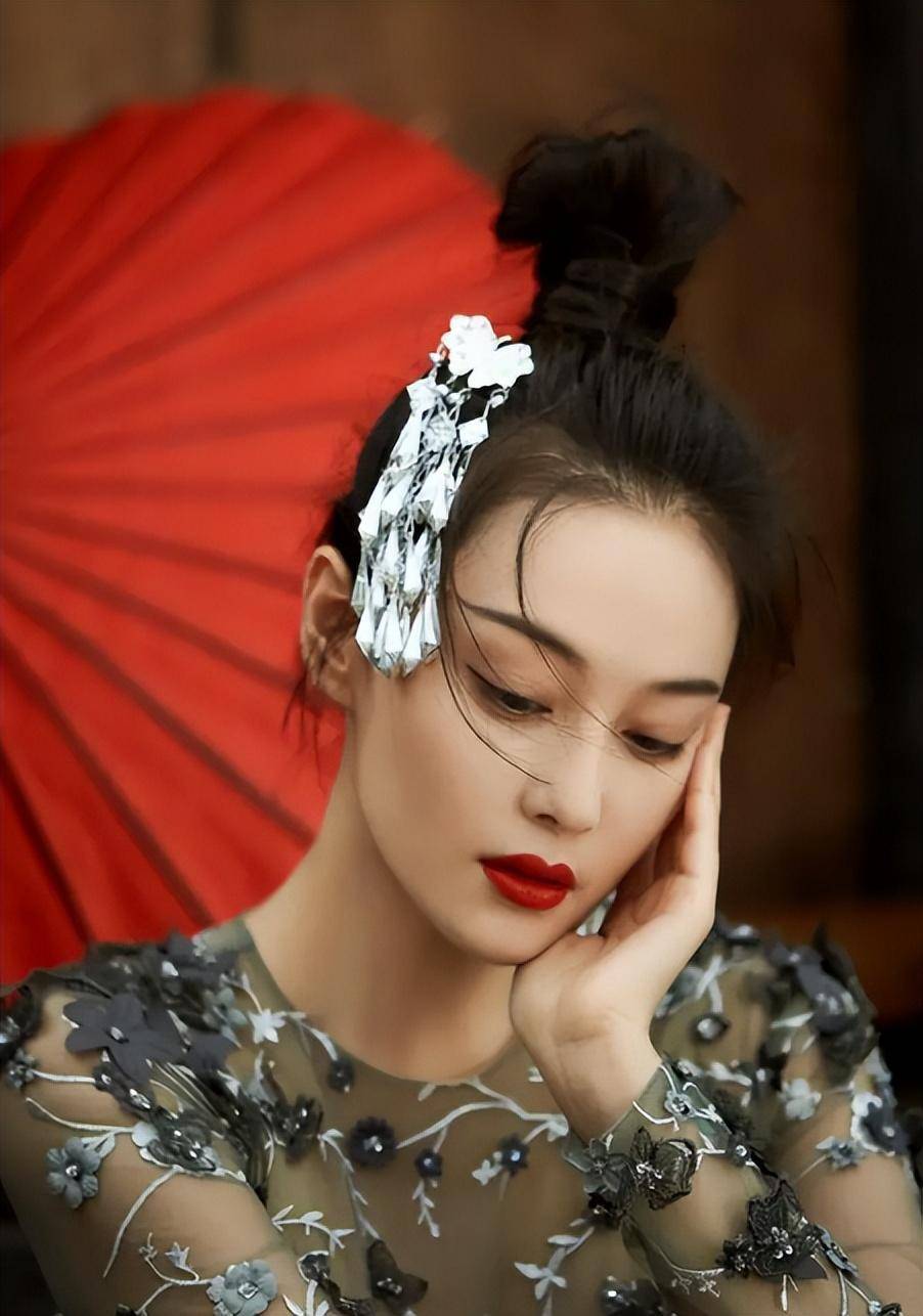 "足球宝贝"张馨予:李晨送的一块石头,让她成了全网的笑话