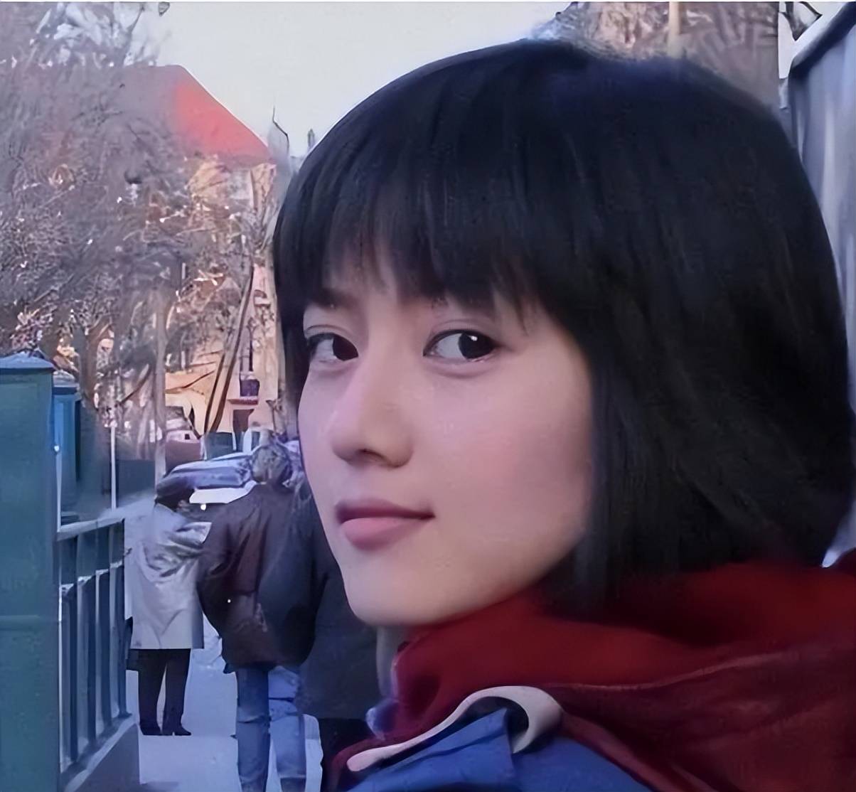 高圆圆"高中旧照"被曝出,班主任:至少10个班的男生在追她!