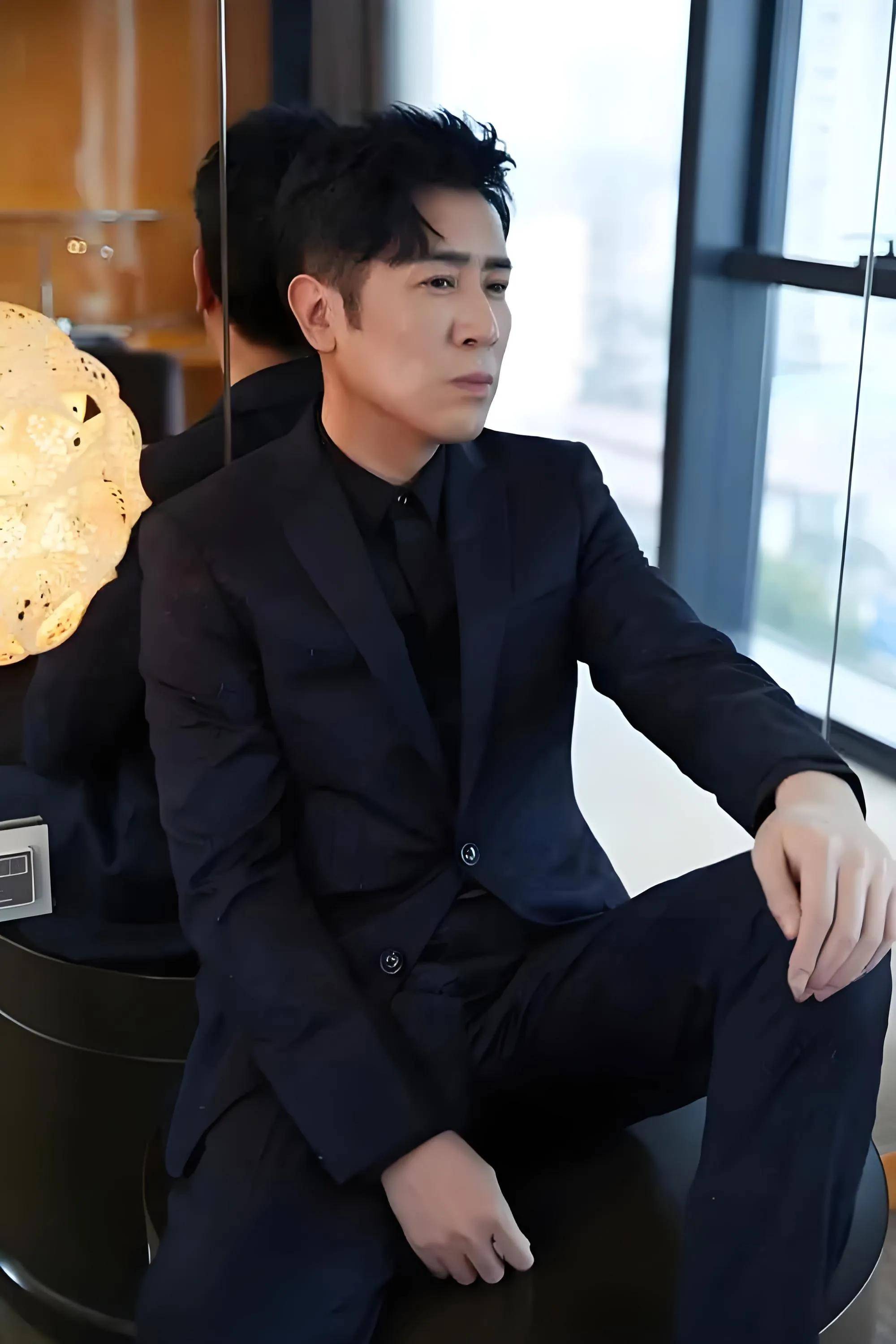 6070后10位顶流老戏骨,阳刚硬汉男演员,低调荷尔蒙一触即发