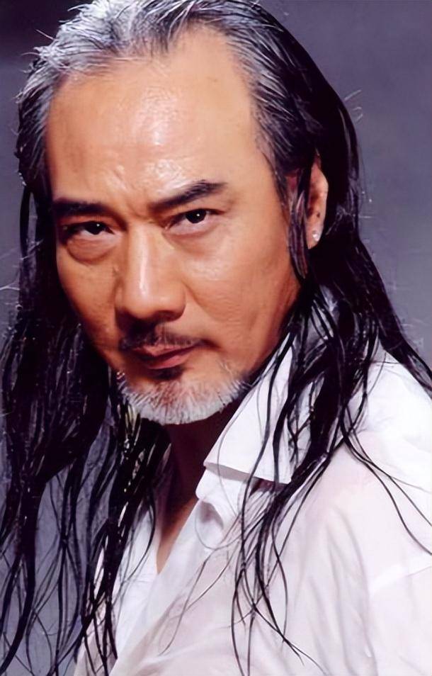 74岁徐少强:5个孩子3个妈,骗雪梨生子娶小30娇妻,直言不会退休