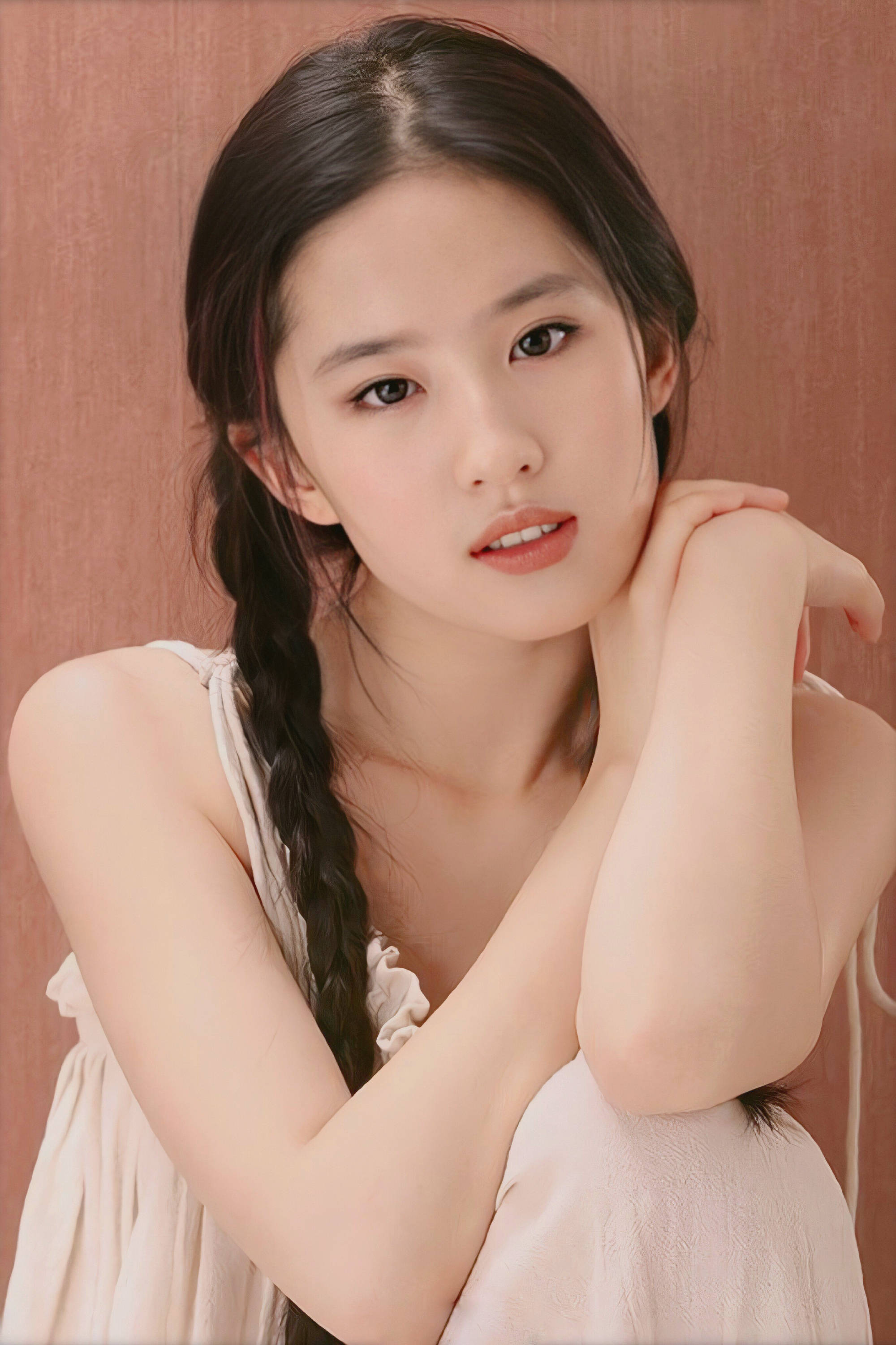 "白幼瘦"审美崩塌!刘亦菲38岁素颜出圈,这才是真正的神仙姐姐