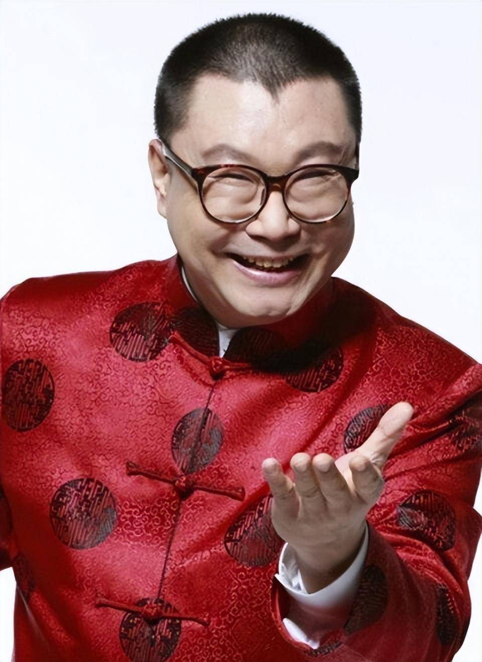 55岁的尹相杰:因纤夫的爱出名,后锒铛入狱,现在成网络主播