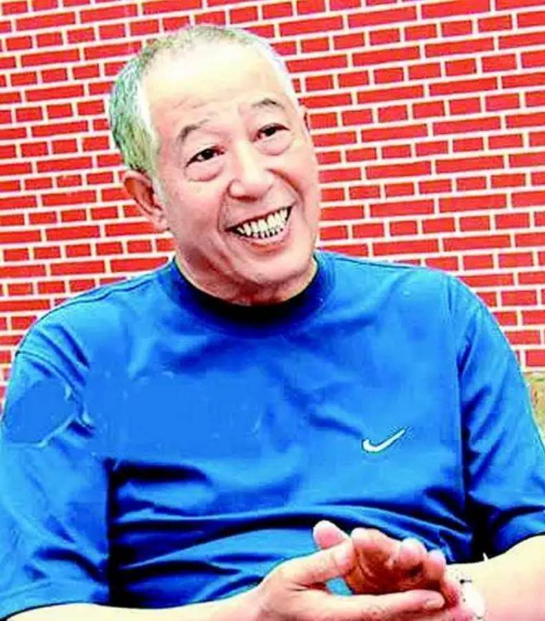 演员文兴宇:一天两三包烟,患癌去世15年,遗孀的坚持令人泪目