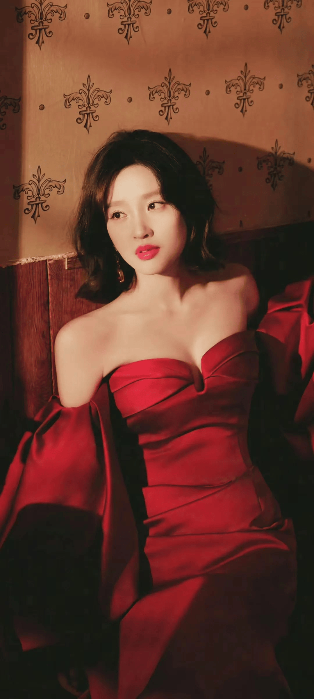 性感写真 | 唐艺昕，知性优雅气质迷人