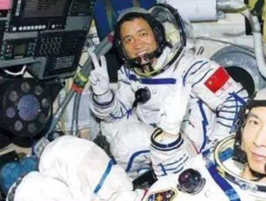 聂海胜将军,21年卸任航天员大队长职务后干啥?他有了"新工作"