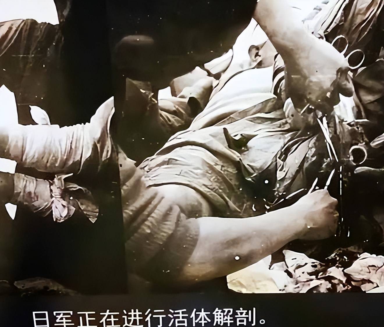 日本女兵日记:活体解剖一个70多岁老人后,731基地开始出现怪事