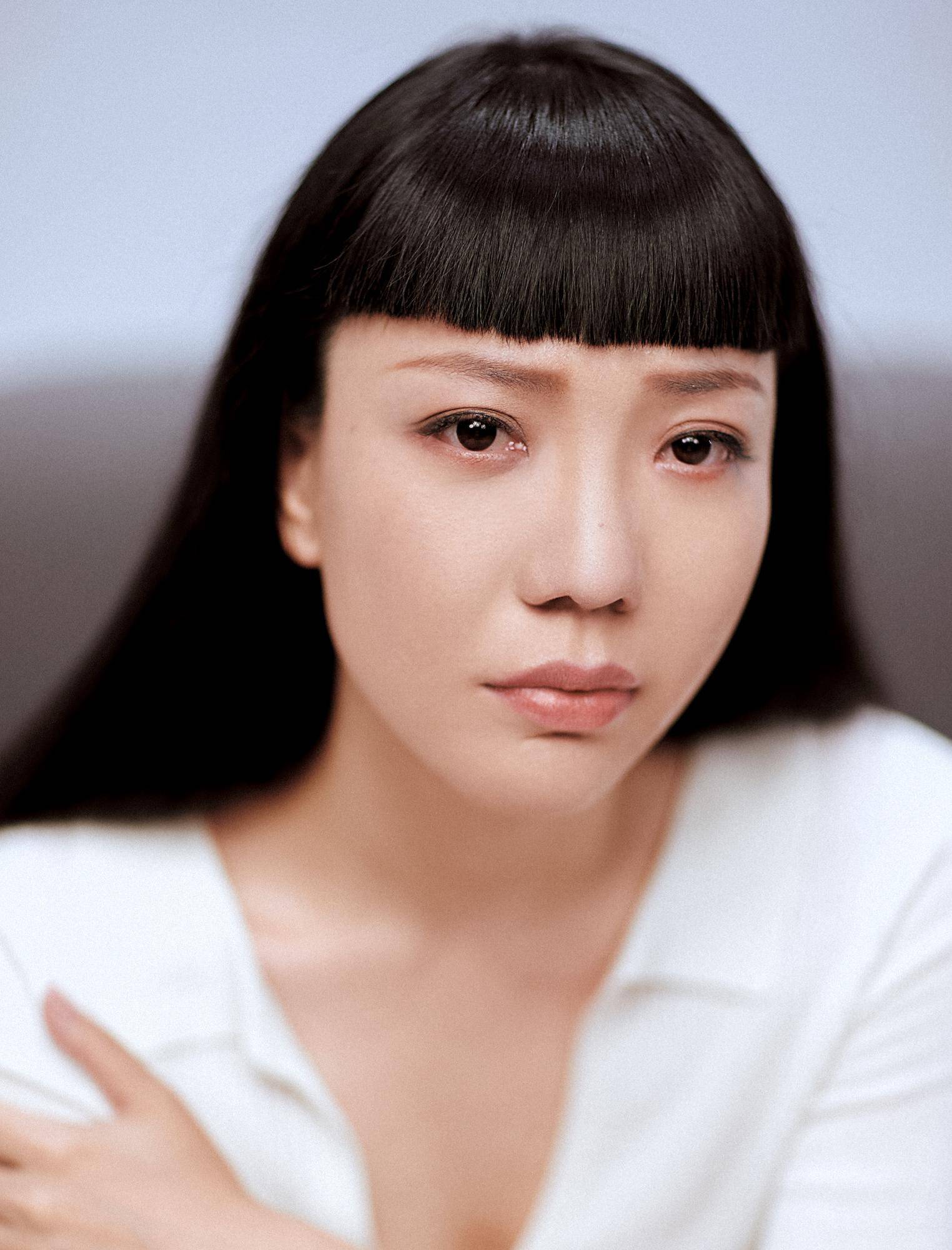 事实证明,消失的"巨星"吴莫愁,已经走上了另一条大道!