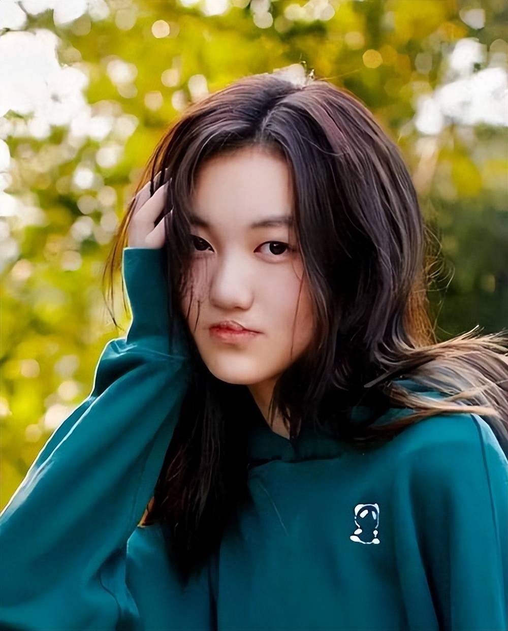 56岁王菲没想到,辛苦养大的唇腭裂女儿李嫣,早为亲爹李亚鹏争光