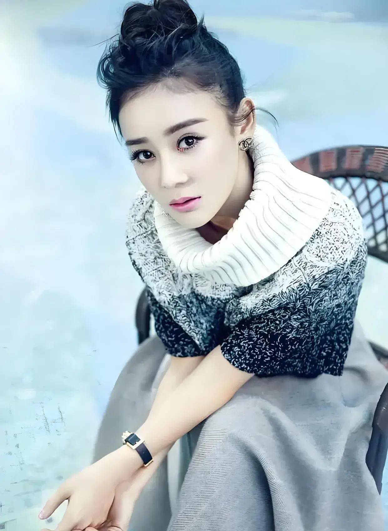 "靠健身照卖弄时尚"的她,被嘲无戏可拍,赵丽颖曾给她做配