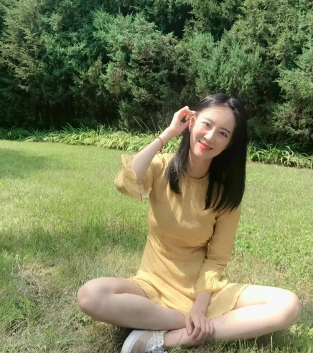 当年她31岁配不上33岁的胡歌,今40岁美得不像话,戏红人不红