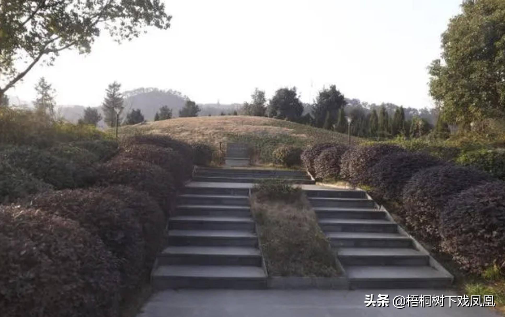 1978年在浙江发现一座古墓,墓地如巨型椅子,墓主果真不是一般人