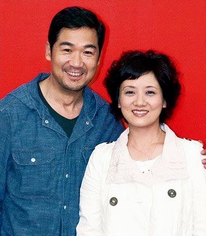 邓婕,为何不生孩子也要嫁给张国立?