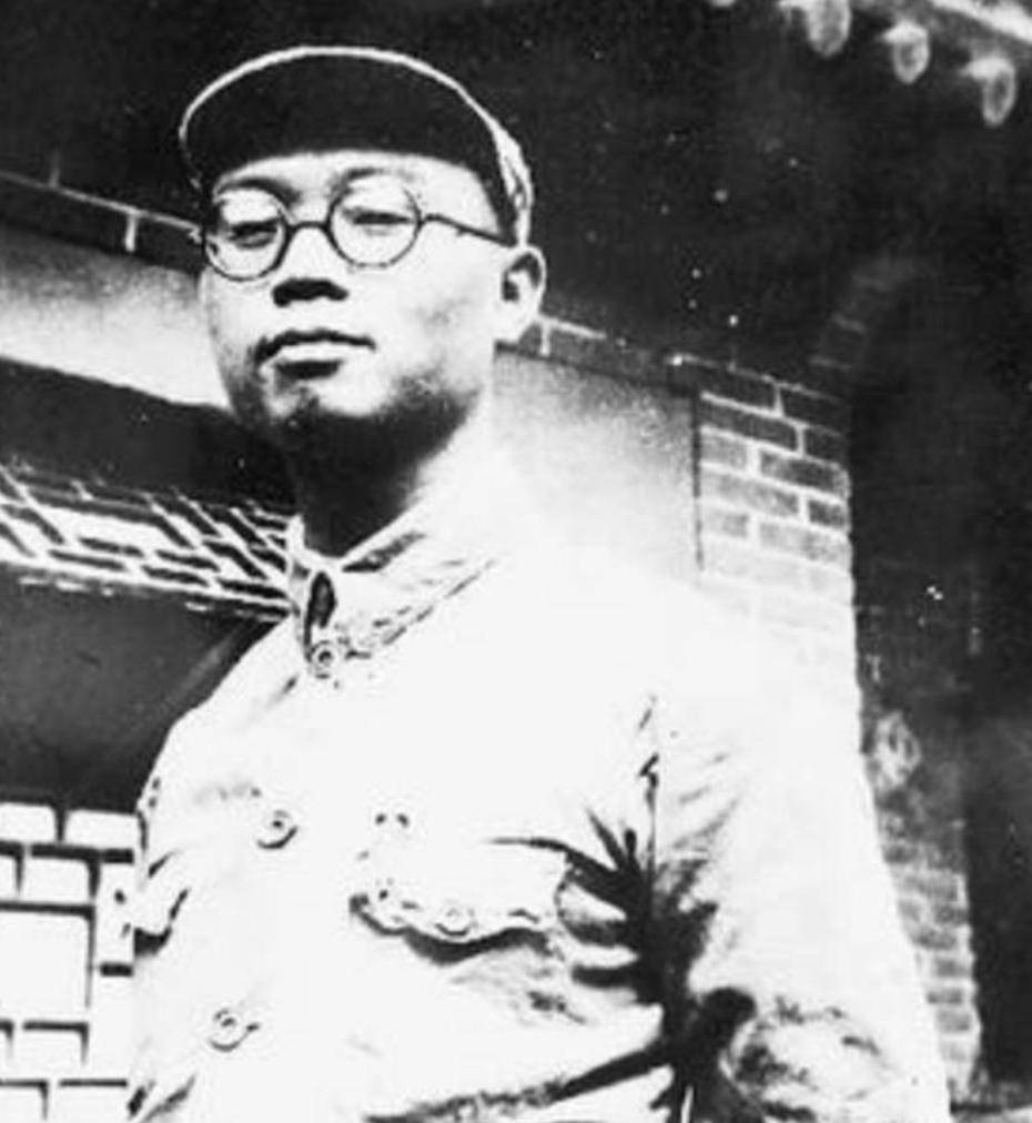 新四军"巨头"之一,为不拖累战友举枪自尽,唯一儿子成国家栋梁