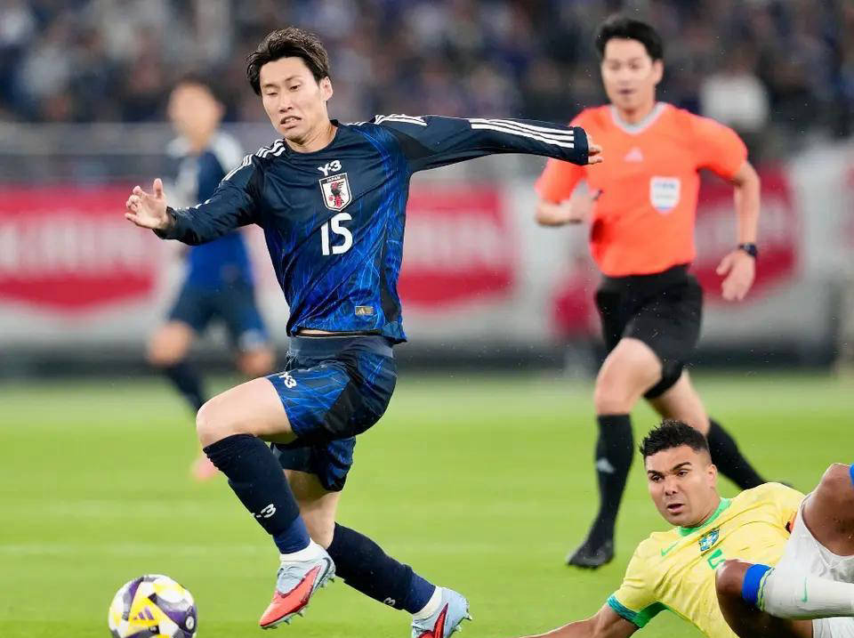亚洲足球崛起！日本逆转巴西，韩国完胜巴拉圭，球迷震撼