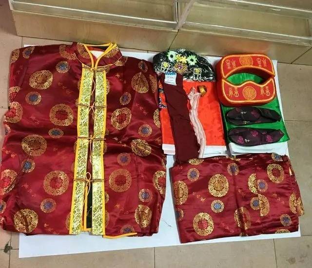 为何人死之后一定要穿着寿衣,寿衣有何讲究?真不是为了防尸变