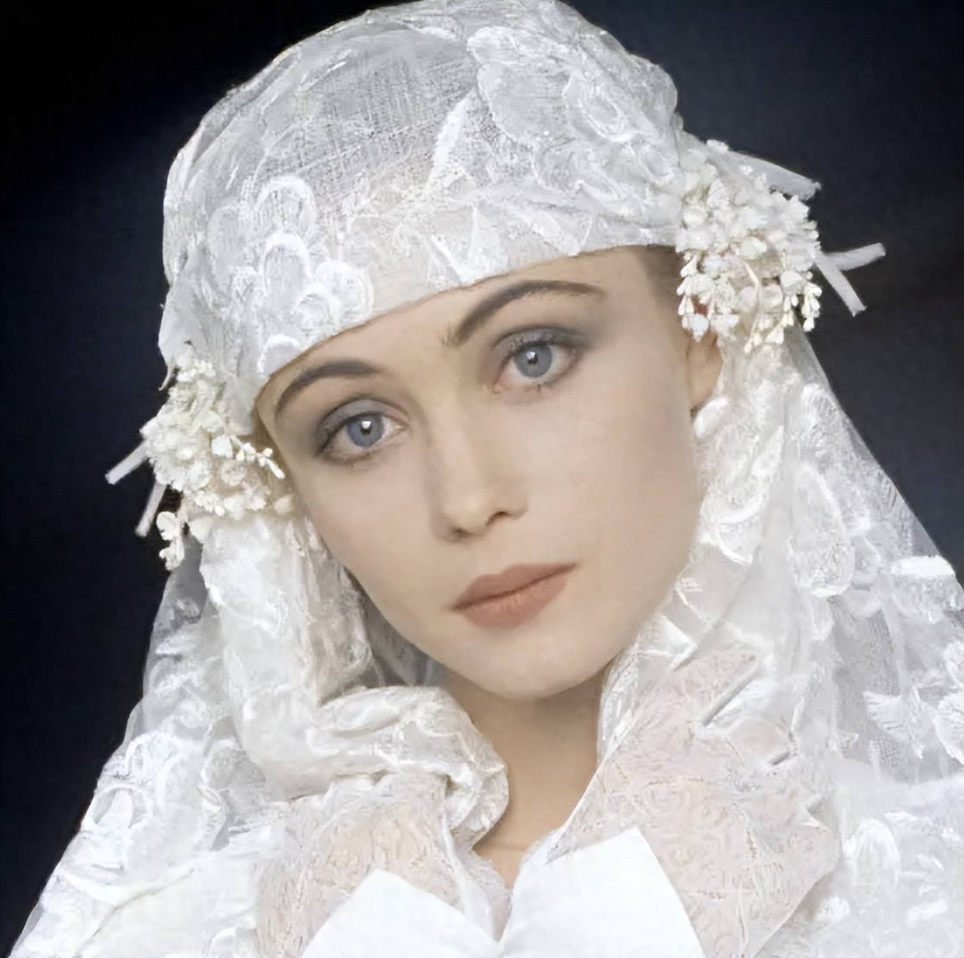 她是"法兰西第一美人",却因整容失败饱受舆论