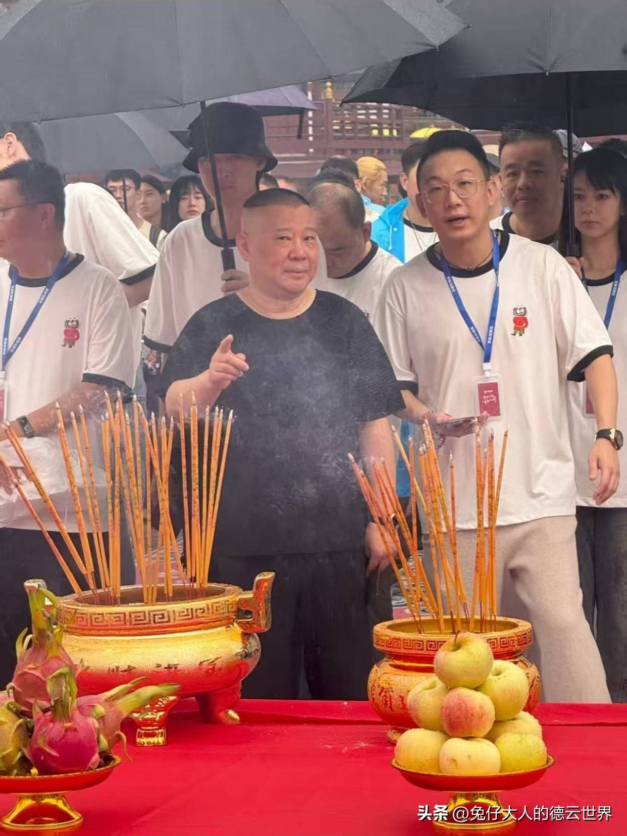 德云社郭德纲发文晒剧组水牌郭麒麟进组拍戏把老郭高兴坏了
