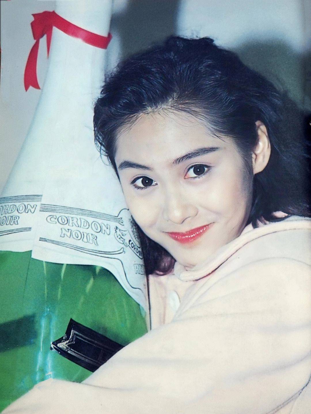 现在再看朱茵,才明白他当初和周星驰分手,是多么正确的决定