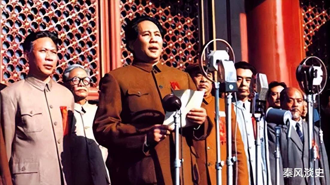 开国大典时,天安门城楼上的女服务员,其实她们都有秘密任务