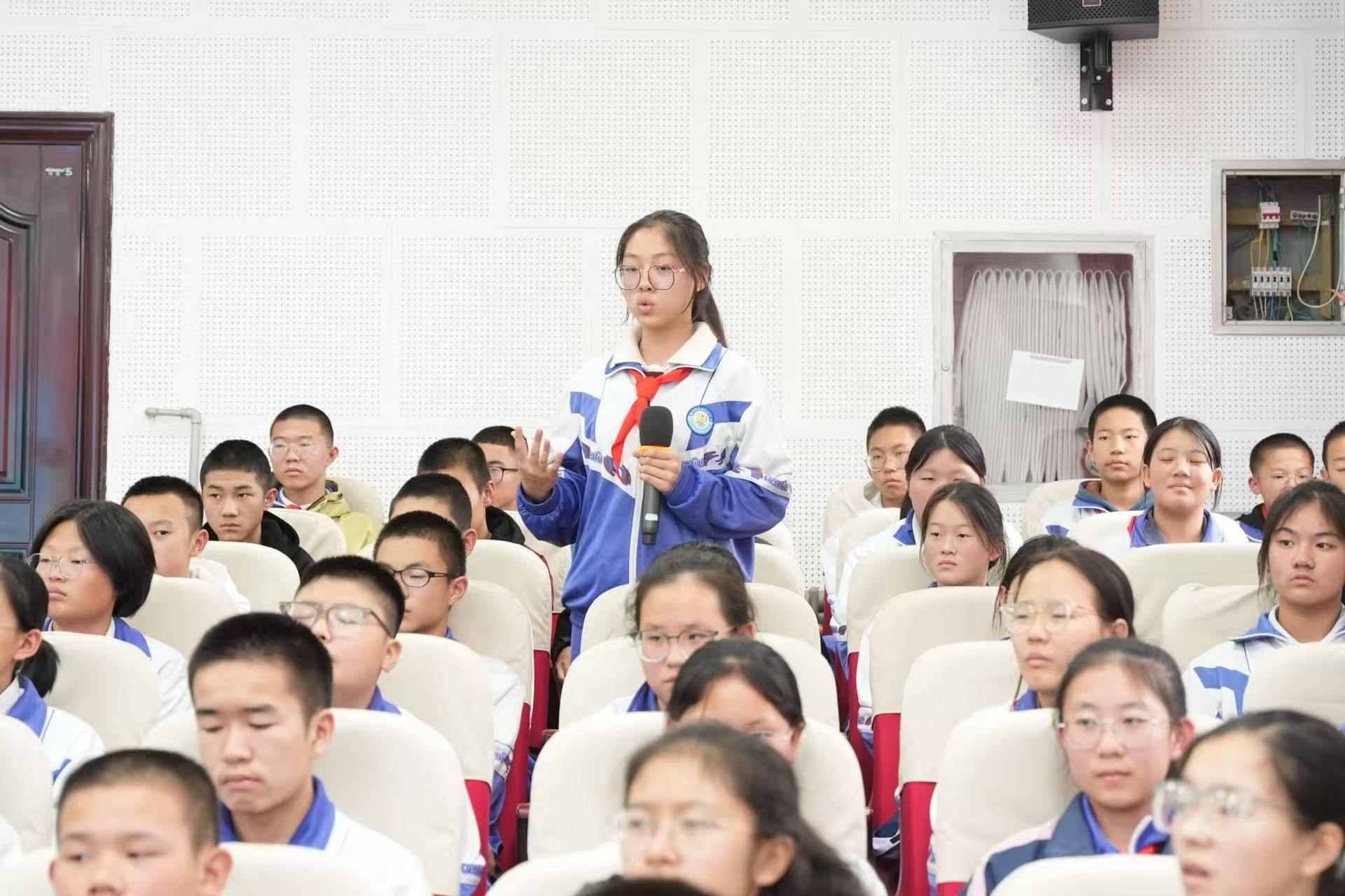 宁夏图书馆"文化传薪火・名家进校园"活动 走进银川市第二十四中学