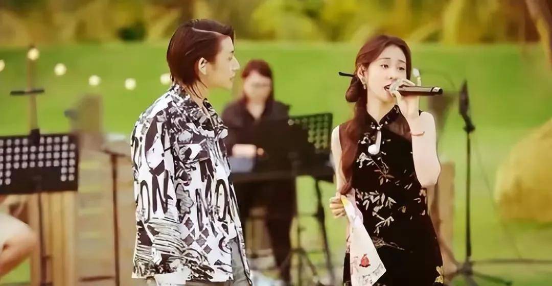 张碧晨与"小鬼"王琳凯恋情传闻辟谣,双方工作室齐声否认