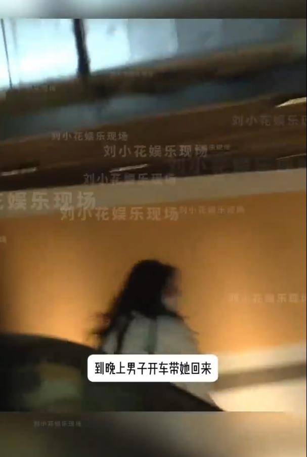 邓家佳疑似新恋情曝光,跟神秘男子打网球,两人晚上一起回家 插图4 邓家佳疑似新恋情曝光,跟神秘男子打网球,两人晚上一起回家 插图4