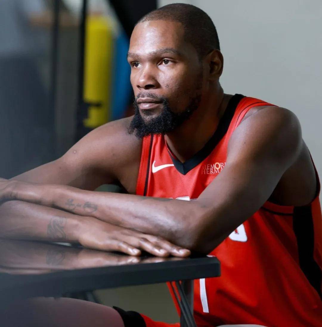 关于杜兰特再开小号，与网友激烈辩论的信息