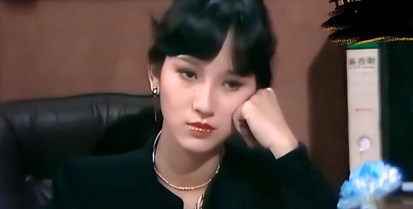 看到谢霆锋妈妈与赵雅芝旧照,才明白谢贤当年为啥挖墙脚,太美了