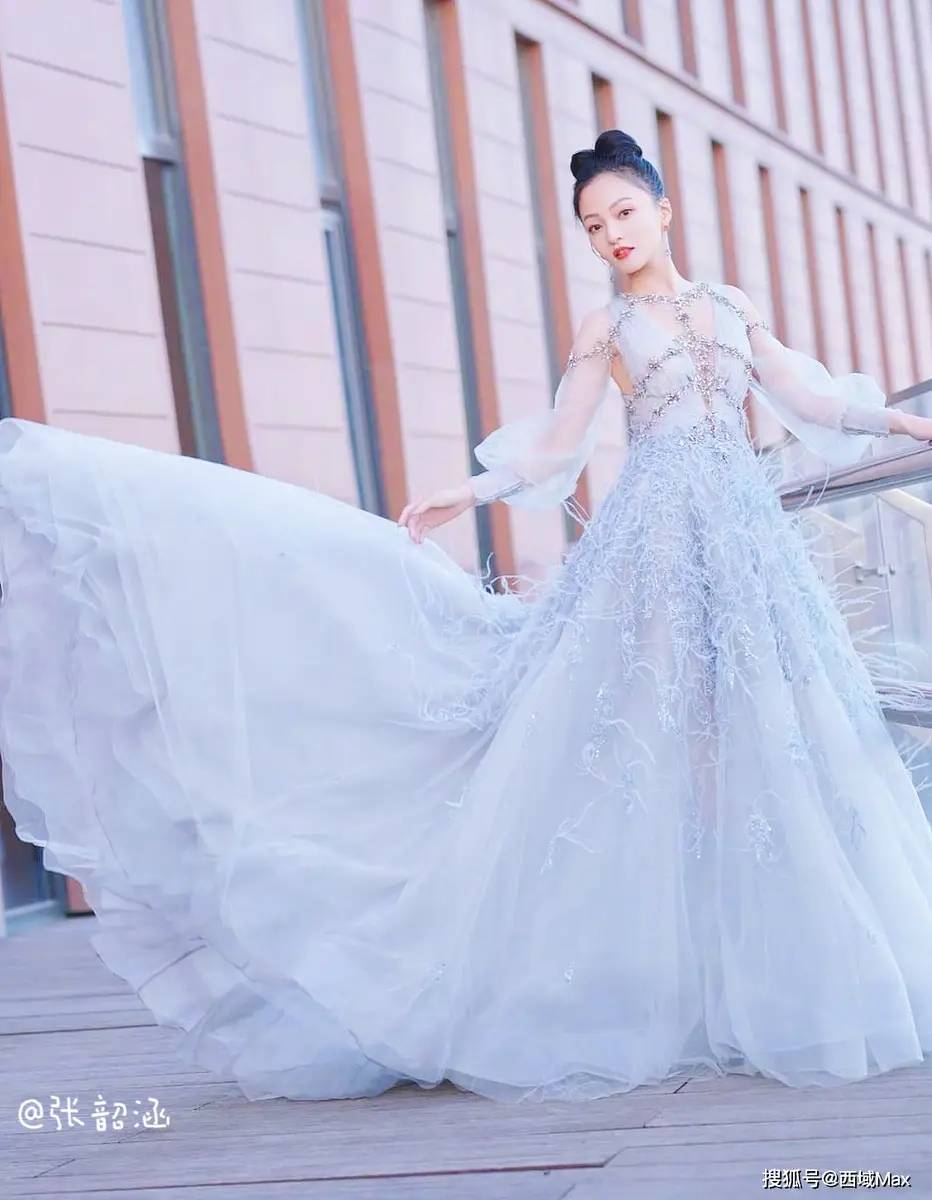 张韶涵再谈往事落泪:累到重感冒被公司讽刺,想找妈妈诉苦遭背刺