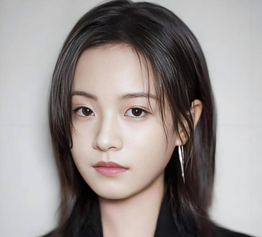 她被骂"文盲"影后,抽烟恋爱遭痛批,如今搭档黄轩让人刮目相看