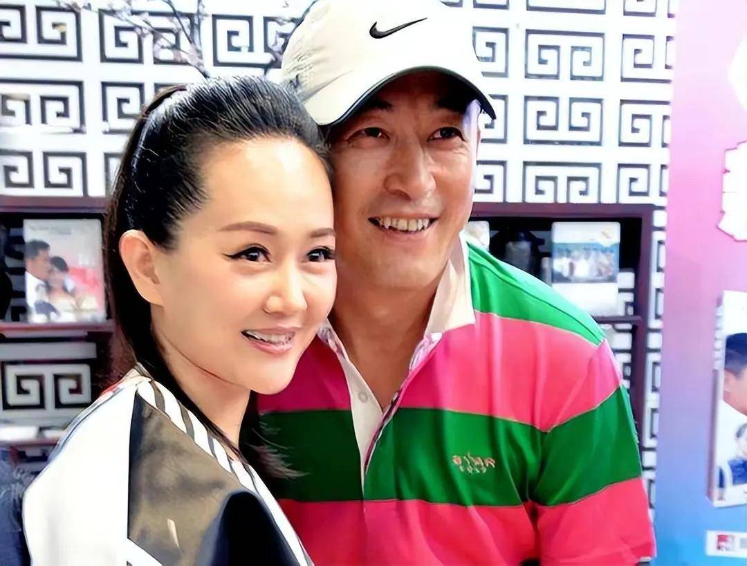 王志飞:愧对聋哑父母,为张歆艺抛弃发妻,闪婚娶小15岁张定涵