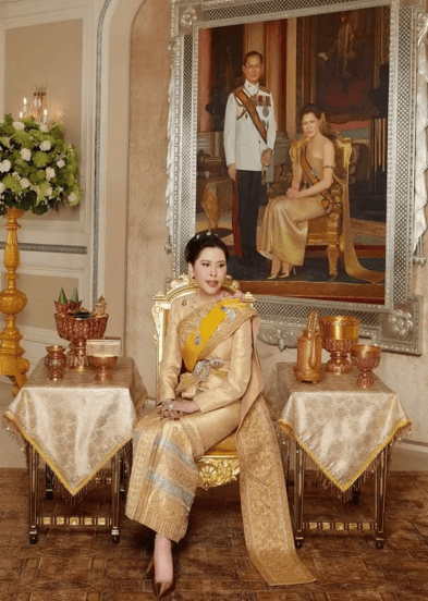 图片[30]-泰国王太后诗丽吉去世，留下19顶奢华王冠和她的传奇一生 -华闻时空