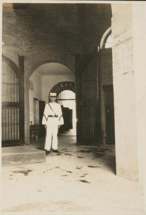 民国时期,日本摄影师拍摄济南监狱内真实情景,犯人正在劳动