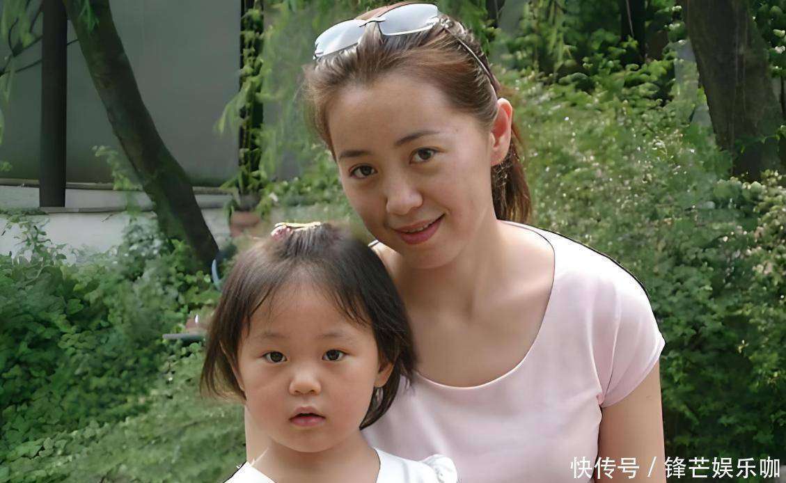 而黄蕾是大城市的文艺女青年,两个世界看似遥不可及,但黄蕾并不在意