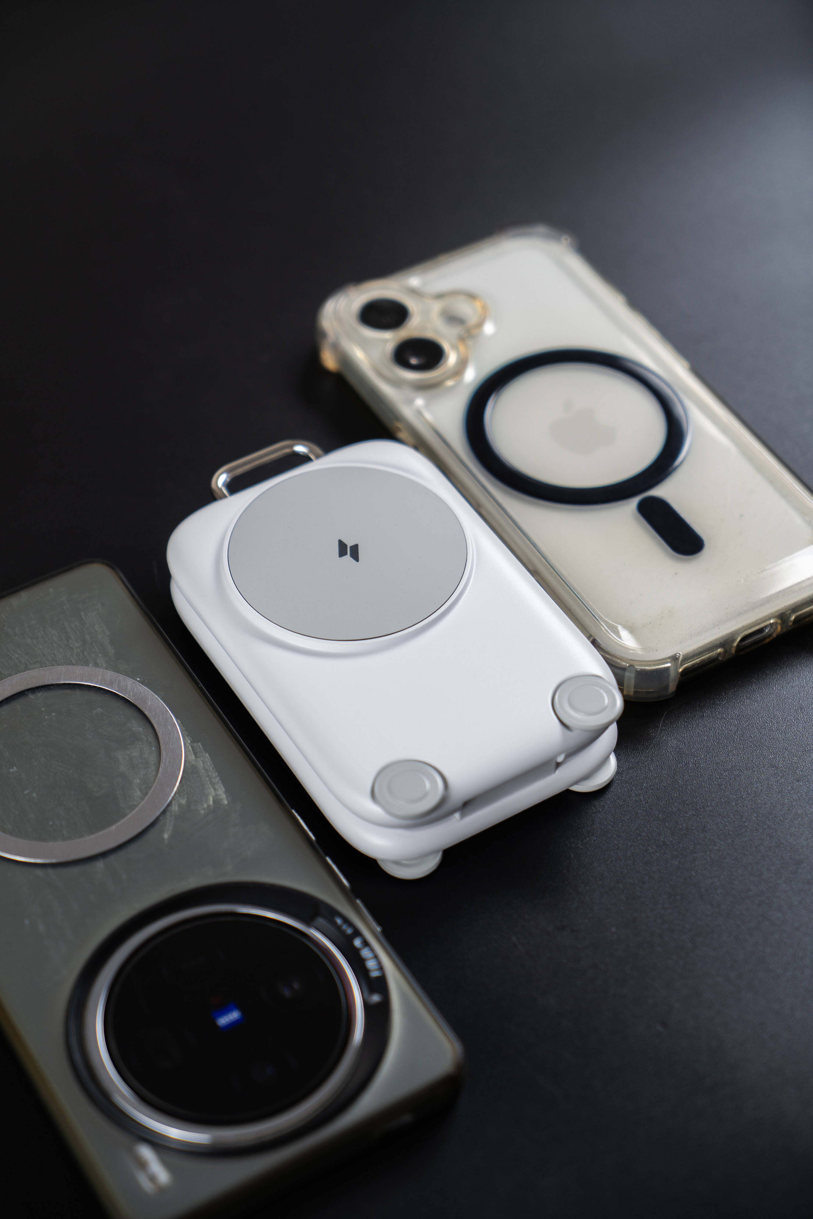 行李箱造型的无线充电器见过吗?迪奥科三合一折叠磁吸充电器分享