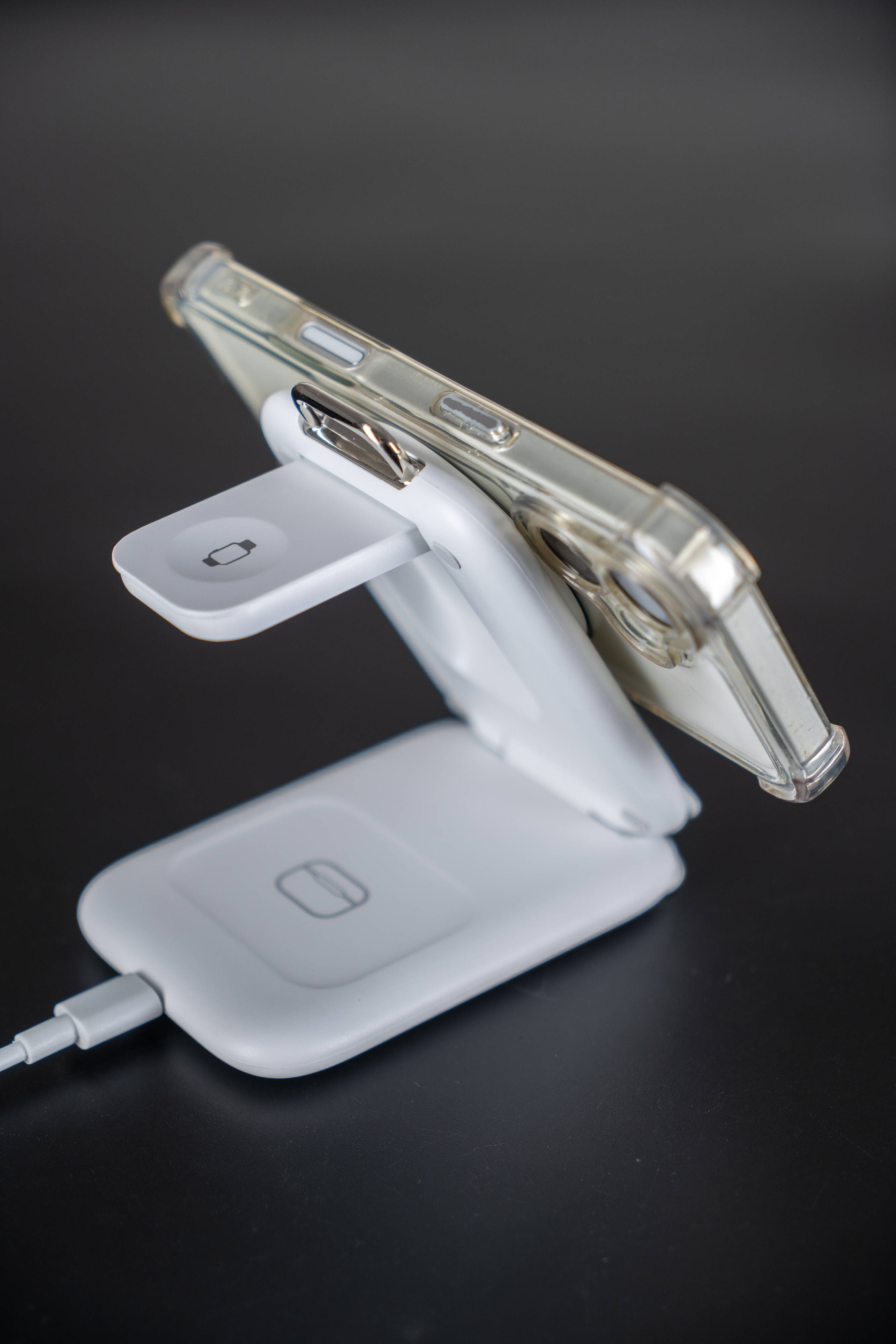 行李箱造型的无线充电器见过吗?迪奥科三合一折叠磁吸充电器分享