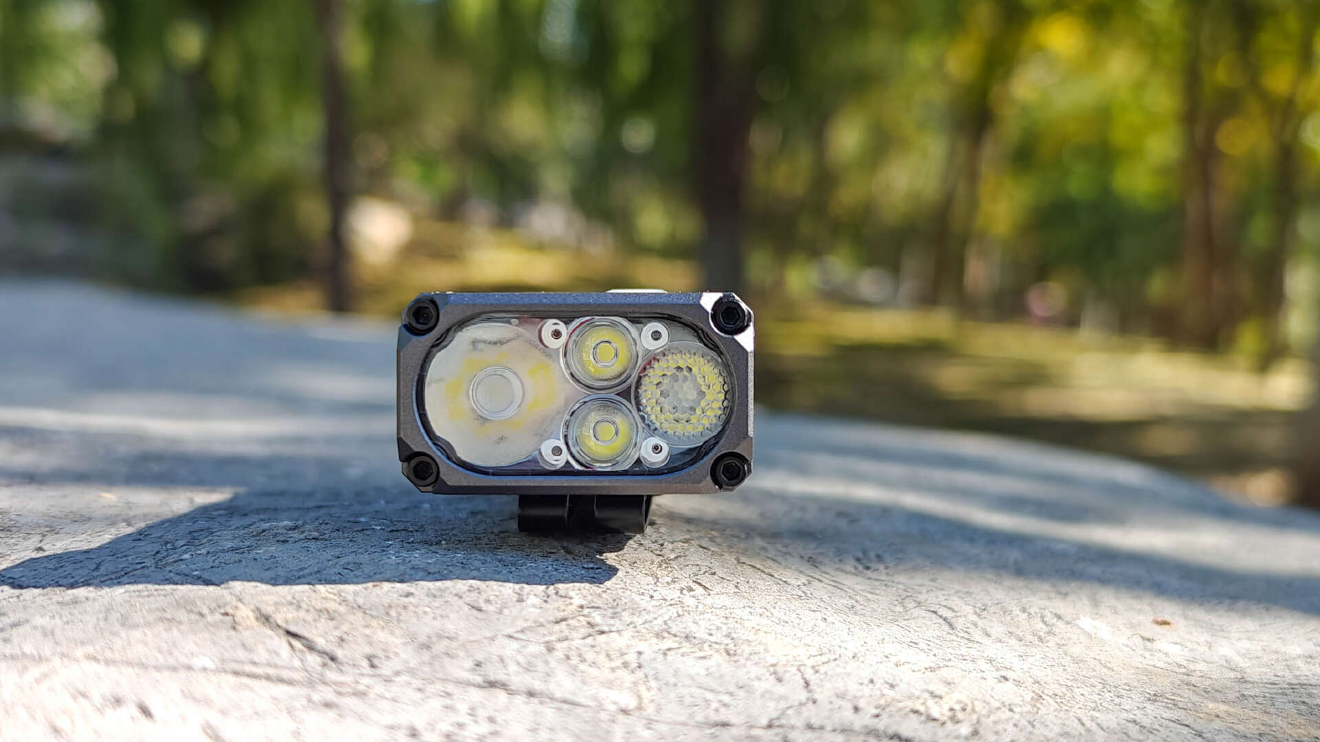 颇多乐趣的EDC多功能手电,有这一个就够了!务本X4硬朗手电体验