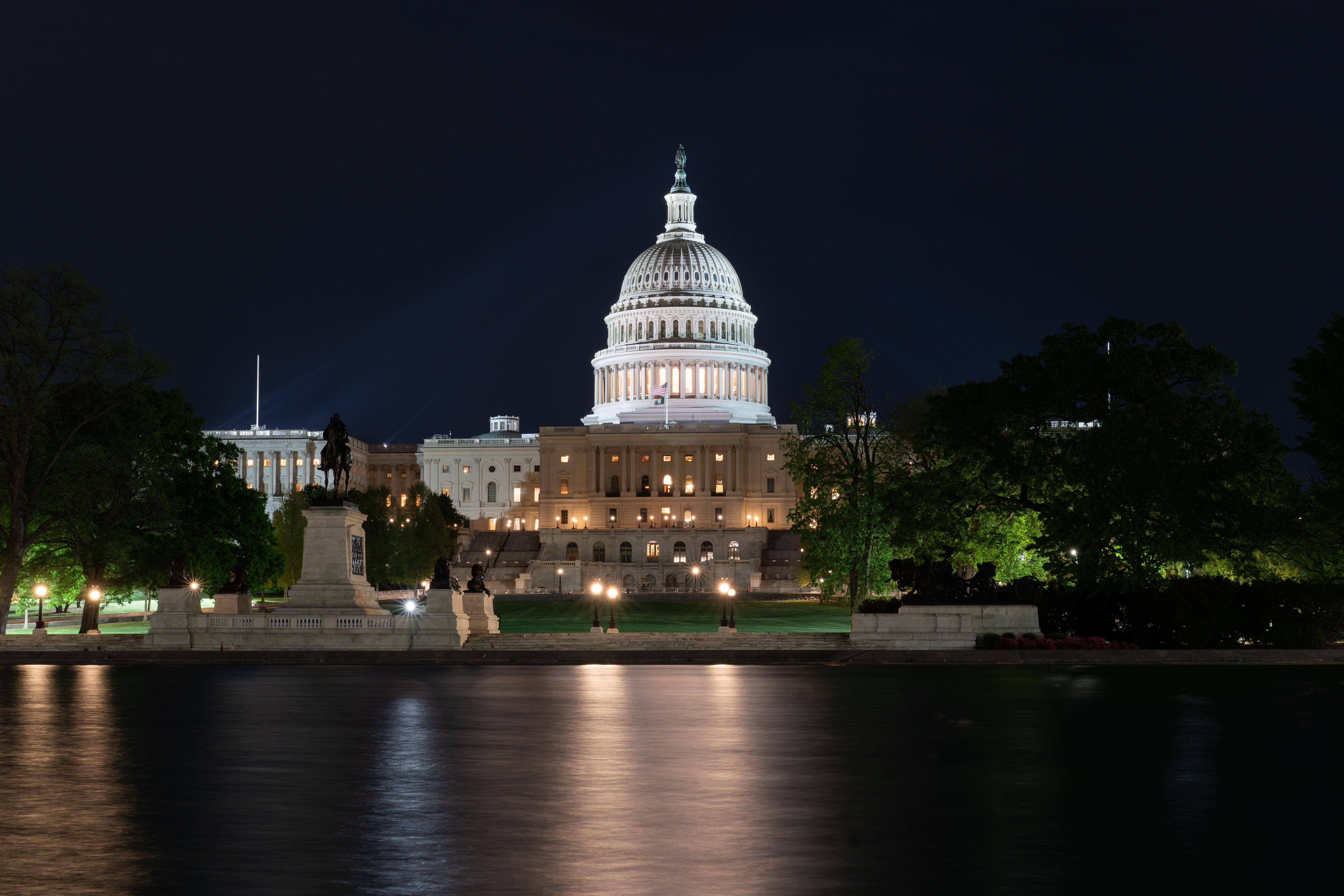彻底终结特朗普关税时代,全球贸易迎转机,巴阿停火稳了,乌克兰再延战